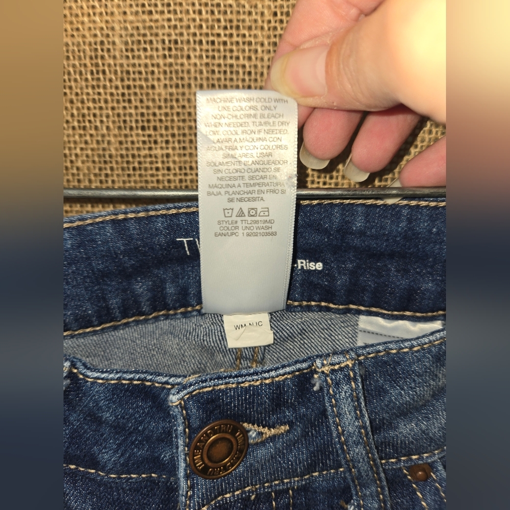 Women's Time And Tru Mid Rise Blue Jean Capris Size 6 - Picture 8 of 10